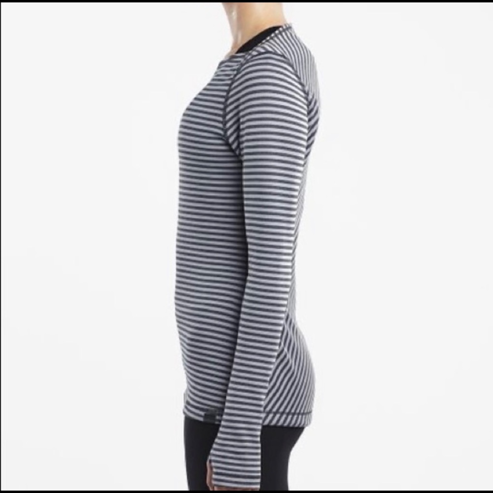 Saucony Carbon Grey Stripe Long-Sleeve Base Layer.